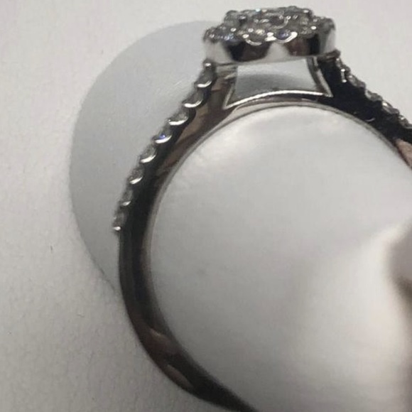 14K white gold Diamond halo ring - Picture 2 of 2